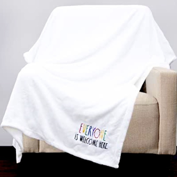 NWT Rae Dunn Everyone is welcome here White Plush Throw/Blanket 50x70 Diversity - Picture 1 of 2